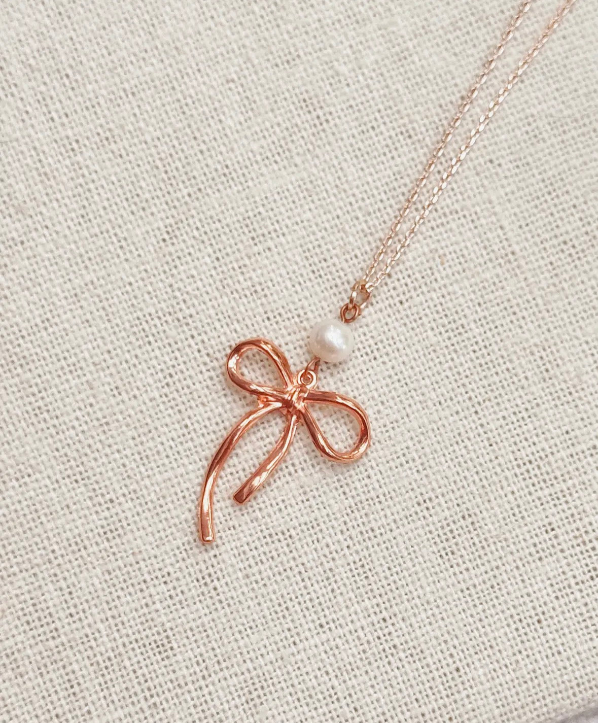 Bow Pearl Pendant Necklace