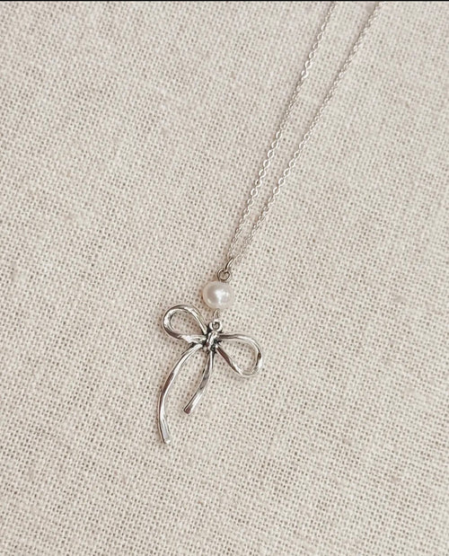 Bow Pearl Pendant Necklace