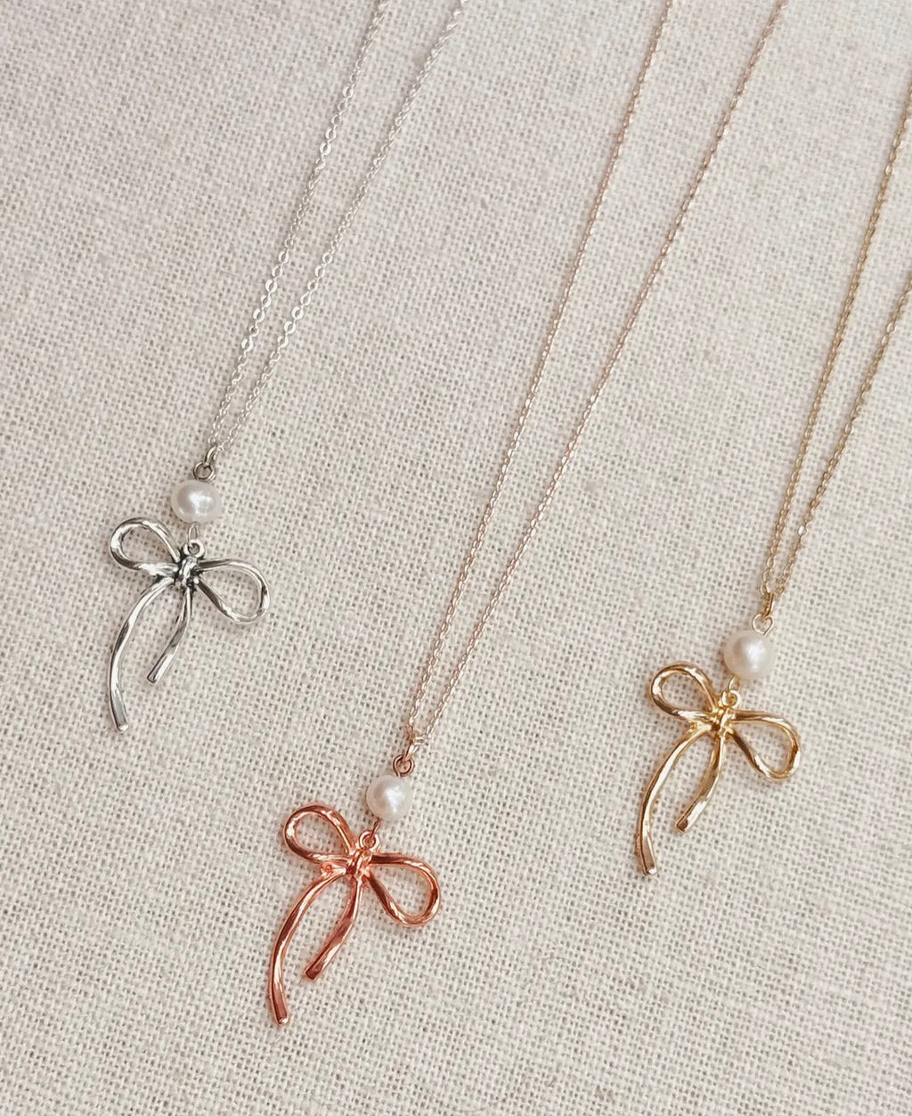 Bow Pearl Pendant Necklace