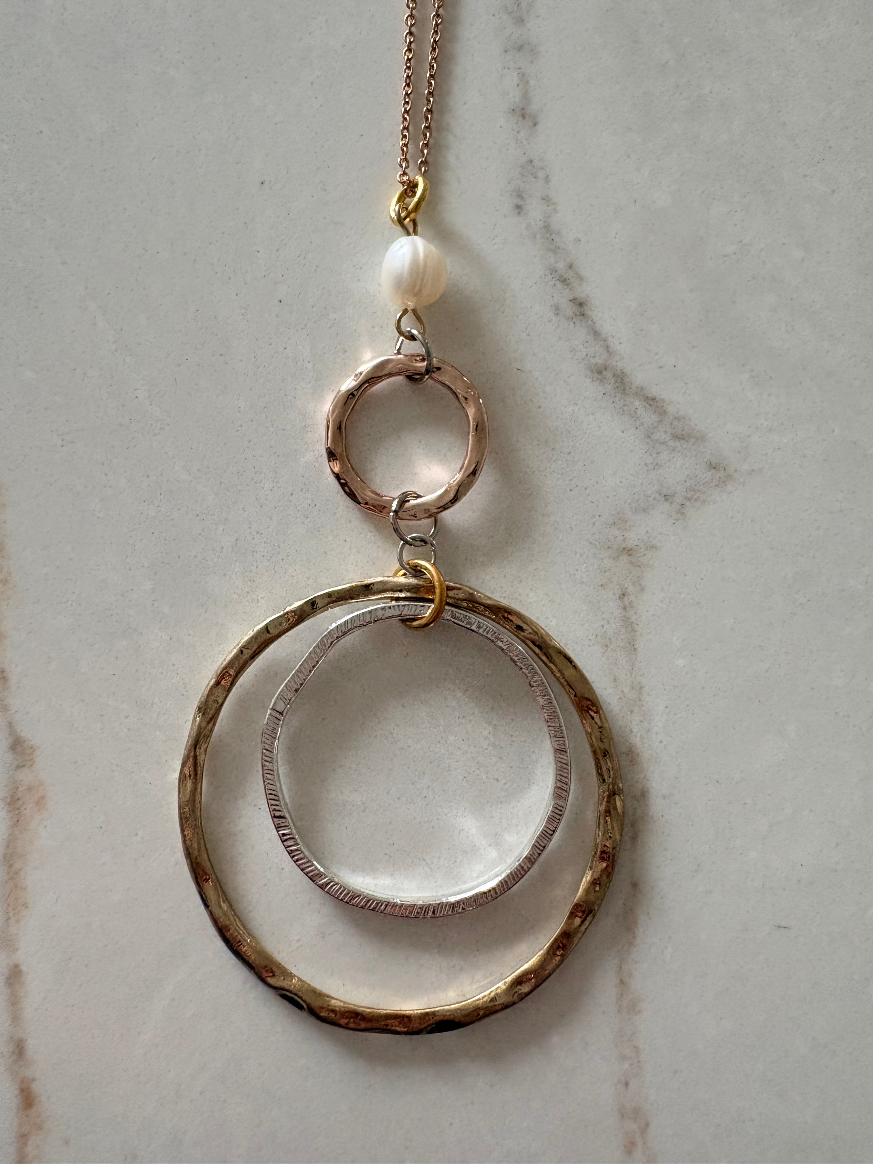 Three Tone Hammered Circle Pearl Necklace